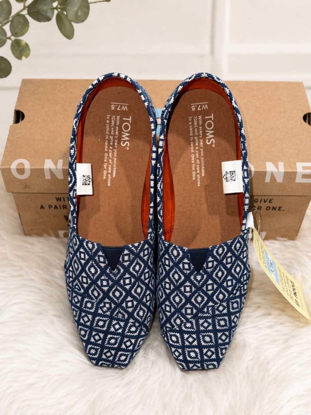 Toms Navy Blue & White Geometric Slip-On Flats